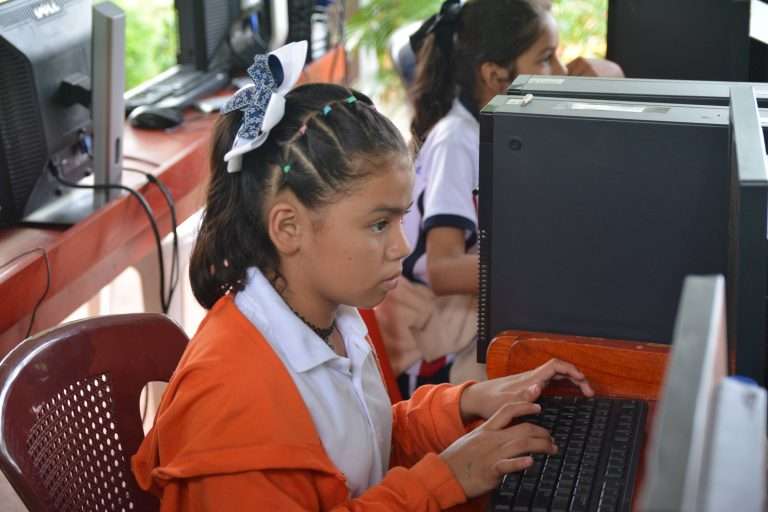 Tecnología contra desigualdad 2026